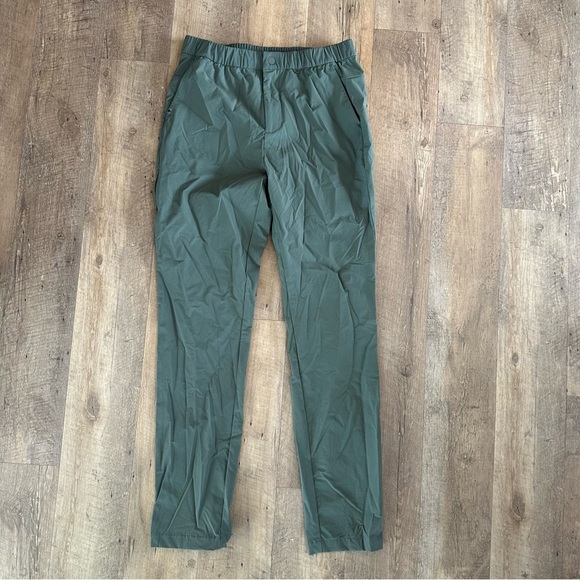 FIGS Men’s Tailored Trouser Agave - Picture 3 of 11